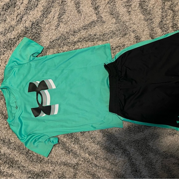Boys under armour set size 7 (shorts and athletic tshirt) - Picture 3 of 3